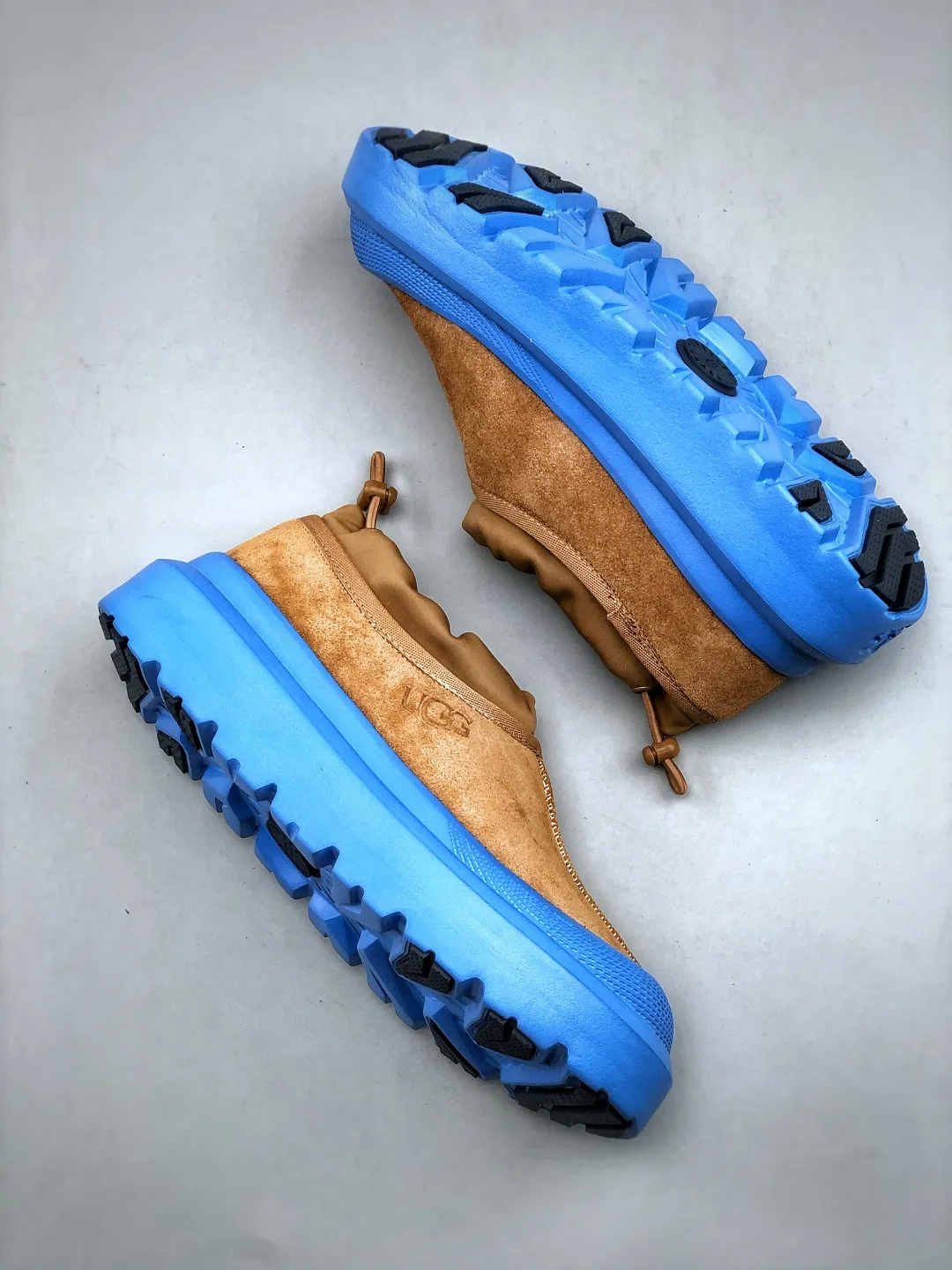 Local self-pickup 💰560 supports store delivery. Same style as Wang Yibo, the latest official revision and new style! The platform is exclusively for foreign trade UGG Tasman GTX winter neutral small potato snow shoes 1172790 Produced by the ten-year-old brand shoemaking factory production line. Pay attention to every detail. Longfeng A-grade genuine sheep fur is integrated. Created in full compliance with the ZP process. Size: 37-45